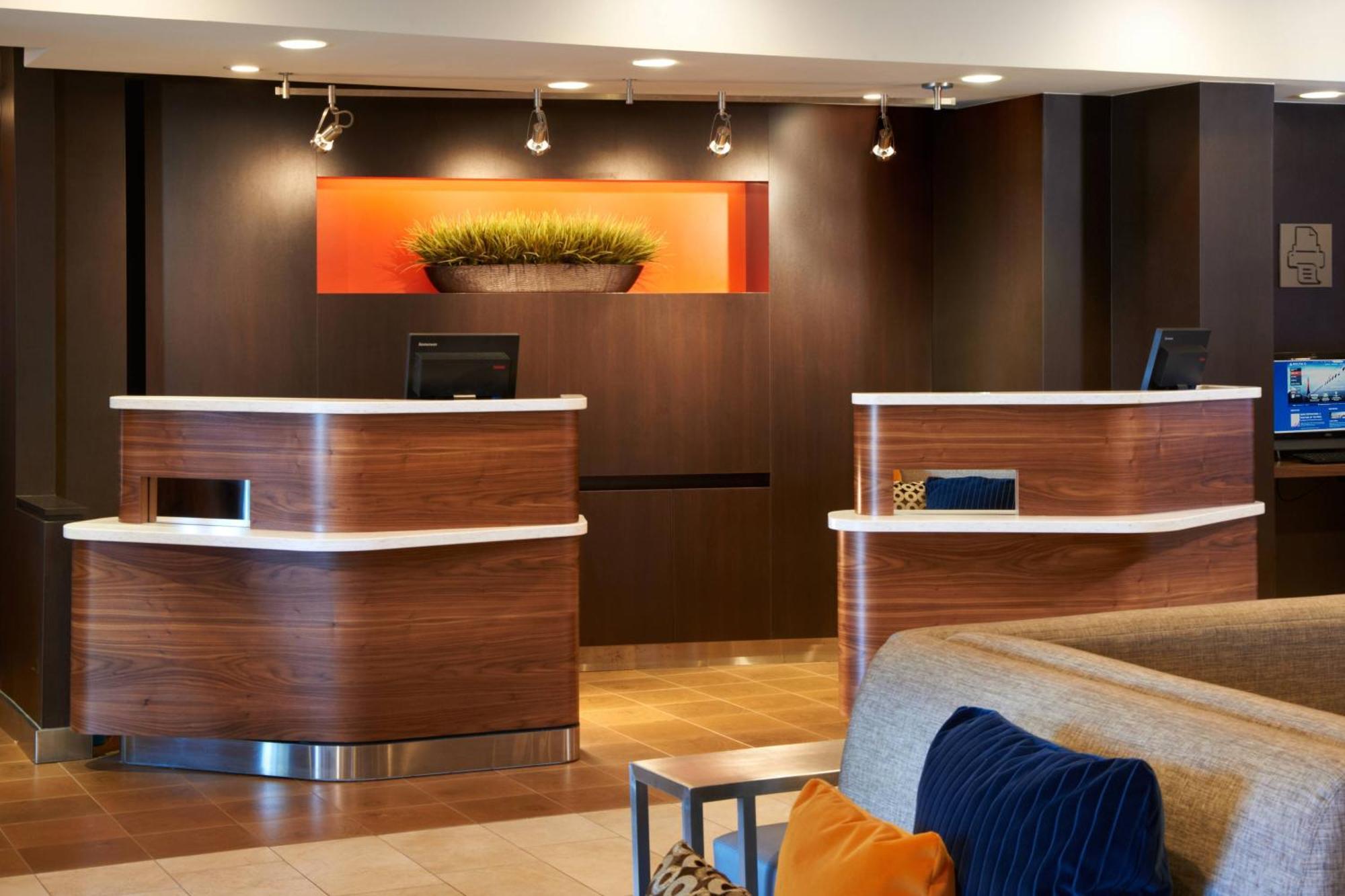 คอร์ตยาร์ด บาย แมริออท โทเรโด มอมี/แอโรว์เฮด Hotel ภายนอก รูปภาพ