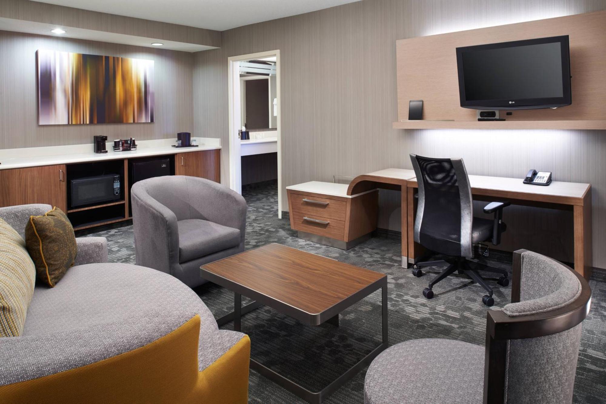 คอร์ตยาร์ด บาย แมริออท โทเรโด มอมี/แอโรว์เฮด Hotel ภายนอก รูปภาพ