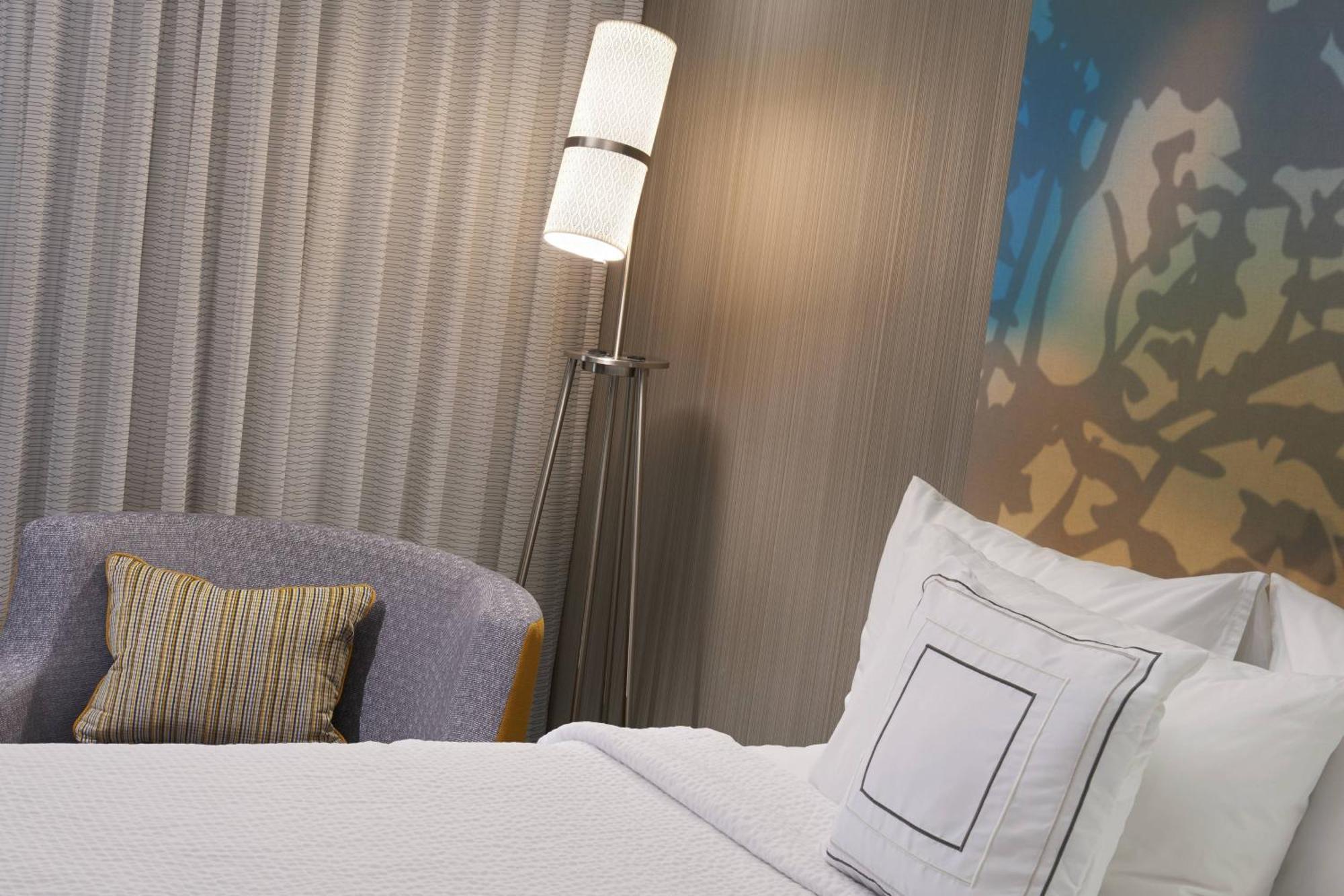 คอร์ตยาร์ด บาย แมริออท โทเรโด มอมี/แอโรว์เฮด Hotel ภายนอก รูปภาพ