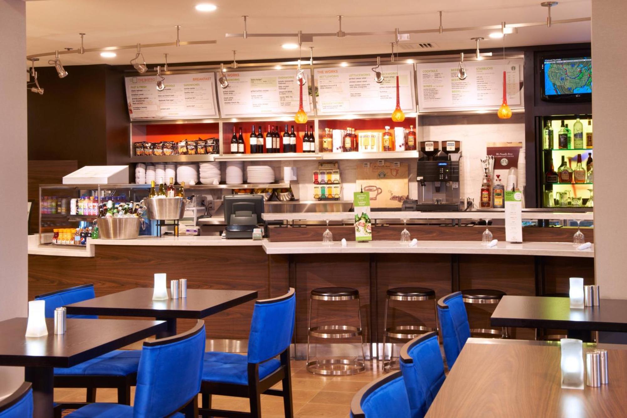 คอร์ตยาร์ด บาย แมริออท โทเรโด มอมี/แอโรว์เฮด Hotel ภายนอก รูปภาพ