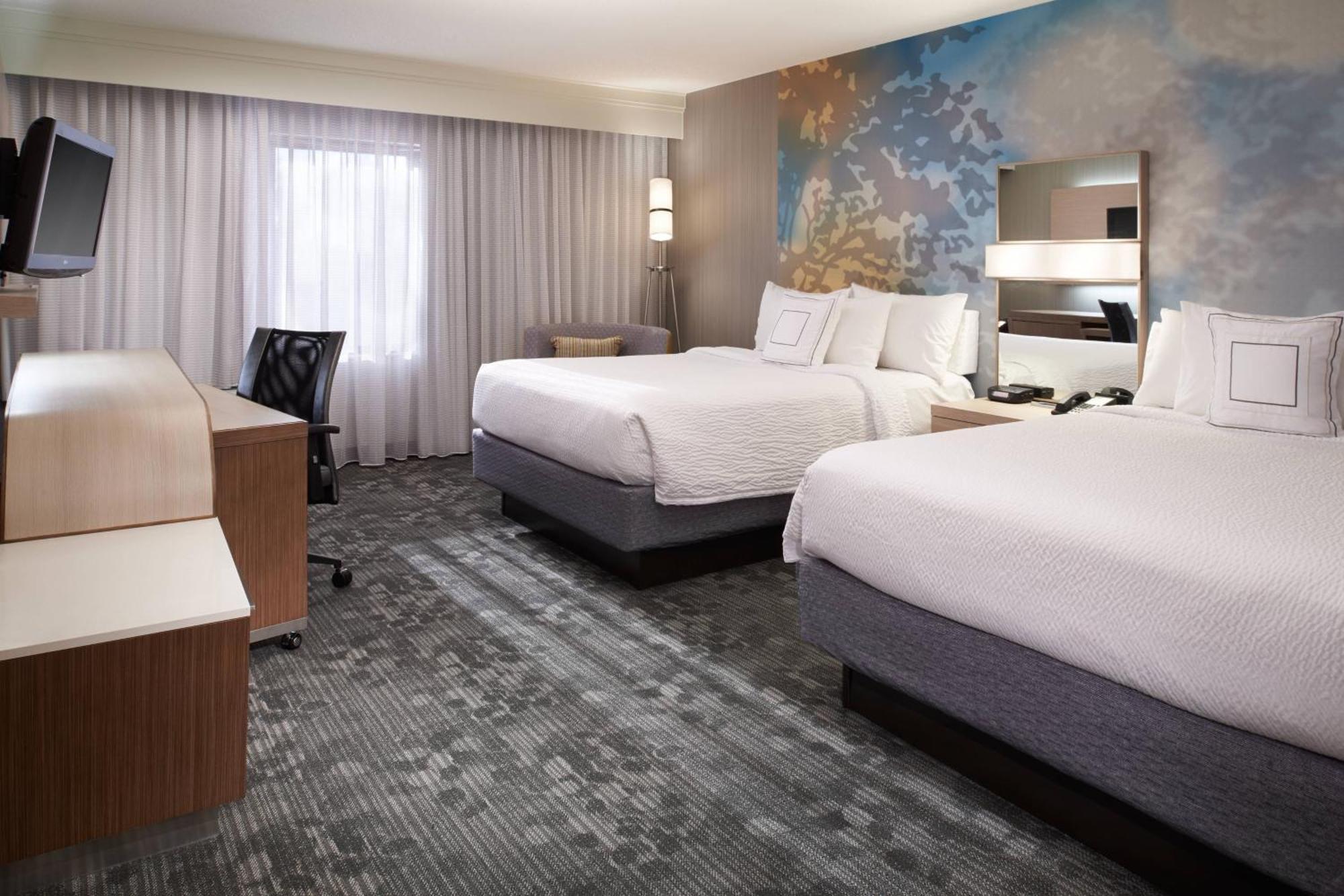คอร์ตยาร์ด บาย แมริออท โทเรโด มอมี/แอโรว์เฮด Hotel ภายนอก รูปภาพ